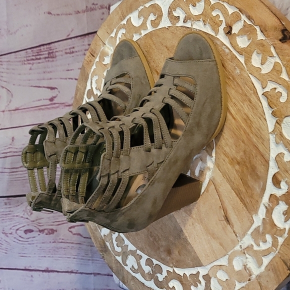 G by Guess Gladiator Stlye Peep-toe Suede Shoes w/Stacked Heel - Taupe - Picture 7 of 12